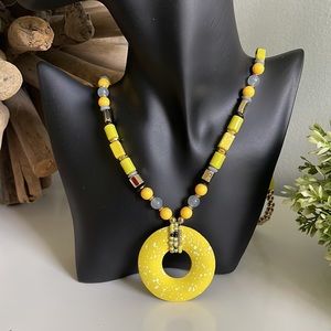 🖤 Boho Western Speckled Yellow Pendant Necklace, Colorful Beads, NWT